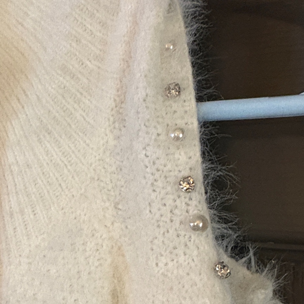 NWT Elegant Cream Turtleneck Sweater with Bear Design - Picture 4 of 5